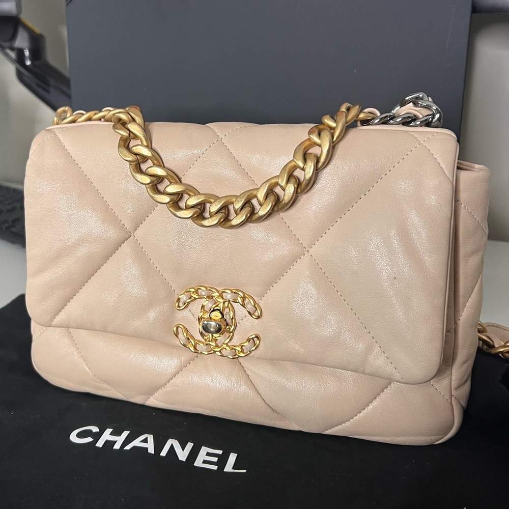 Chanel 19 Medium in Light Beige